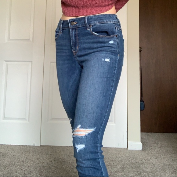Old navy ripped skinny jeans - Picture 2 of 7